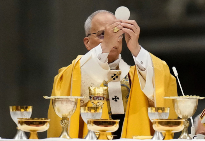 Papa Leoni XIV kremton Meshën e parë të Krishtlindjes: Mesazh shprese, drite dhe kundër materializmit