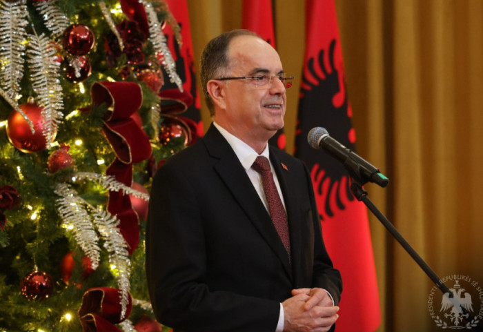 Krishtlindja, krerët e shtetit urojnë, Begaj: Le të jetë kjo ditë burim paqeje dhe gëzimi