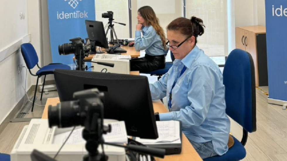 Aplikimet për pasaportë, ndryshojnë vendndodhjet e disa zyrave në Tiranë