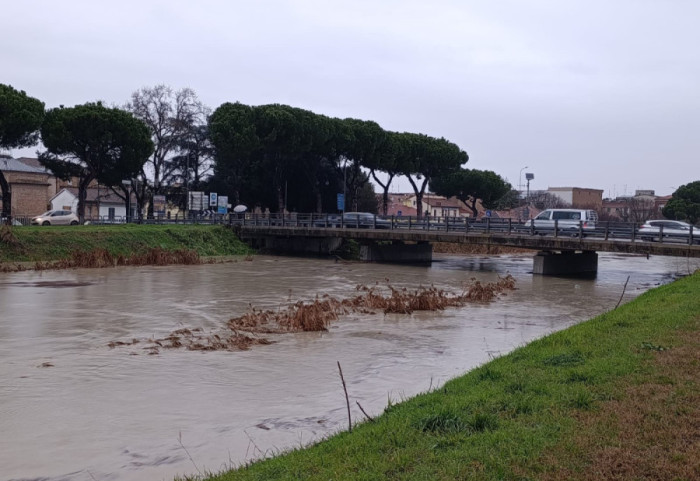 Italia në alarm të kuq, evakuime prej motit të keq