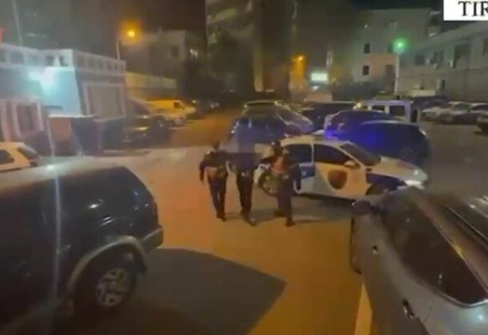 Vetëm një i shpëton "Labirintit", Gjykata e Tiranës lë në burg 21 shpërndarësit e drogës