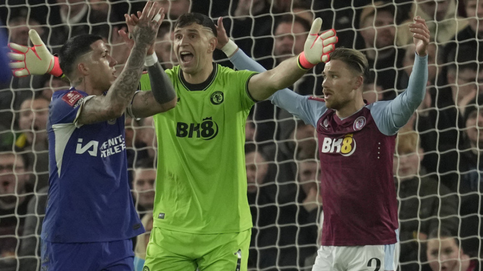 Aston Villa befasia e këtij sezonit në Premier League, mposhtin Chelsean në Londër