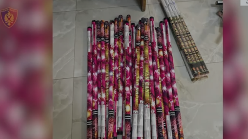 Siguria në festa, sekuestrohen qindra fishekzjarrë në Sarandë