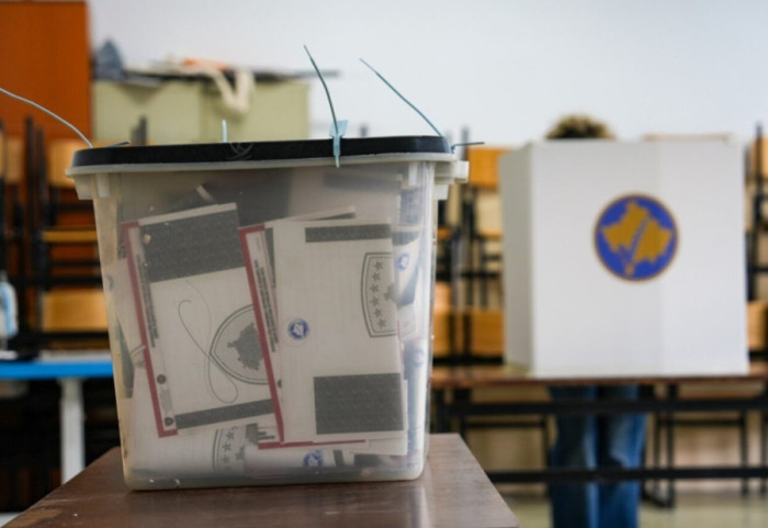 Dyshime për manipulime me votën për kandidatët, KQZ vendos rinumërim të 914 QV-ve në Kosovë