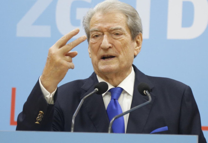 Opozita do protestojë në çadra? Ja si përgjigjet Berisha: Do përcaktohen...