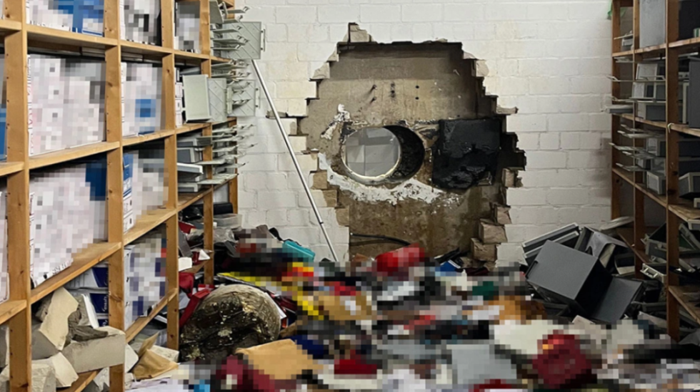 Grabitje si në filma në Gjermani, hajdutët shpojnë murin e bankës, thyejnë mijëra kasa sigurie