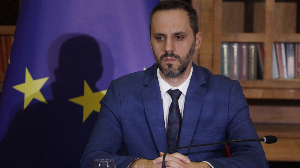 Kompensimi i pronarëve drejt përfundimit: mbi 13 mijë familje përfitojnë 1.4 miliardë lekë