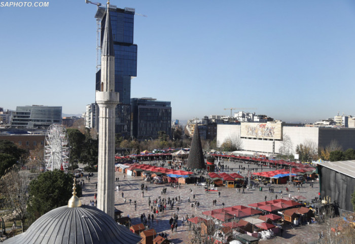 Shqipëria në 2025: Sukseset dhe sfidat, mes rritjes së ekonomisë dhe problemeve me demokracinë