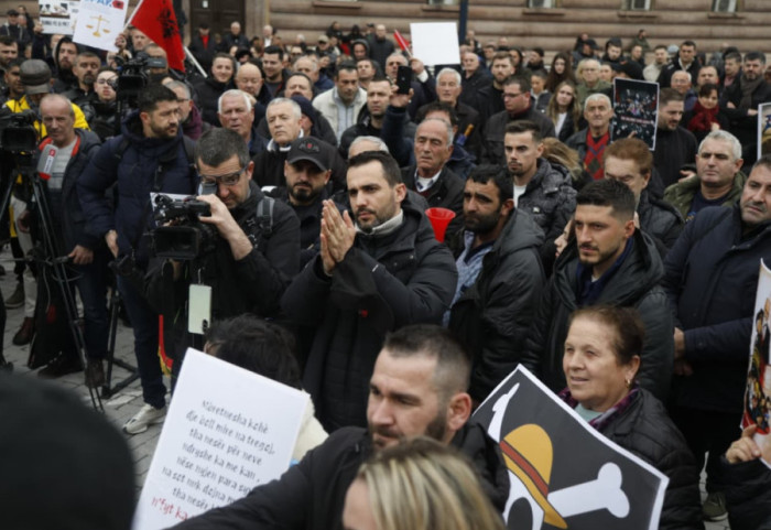 Protesta para Kryeministrisë, Adriatik Lapaj propozon dy emra për drejtimin e qeverisë teknike