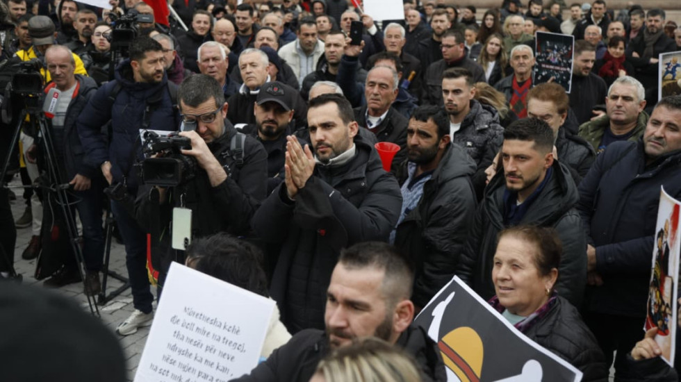 Protesta para Kryeministrisë, Adriatik Lapaj propozon dy emra për drejtimin e qeverisë teknike