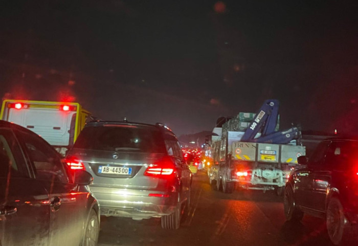 Tre ditë trafik, paralizohet sërish qarkullimi i mjeteve në aksin Elbasan-Librazhd