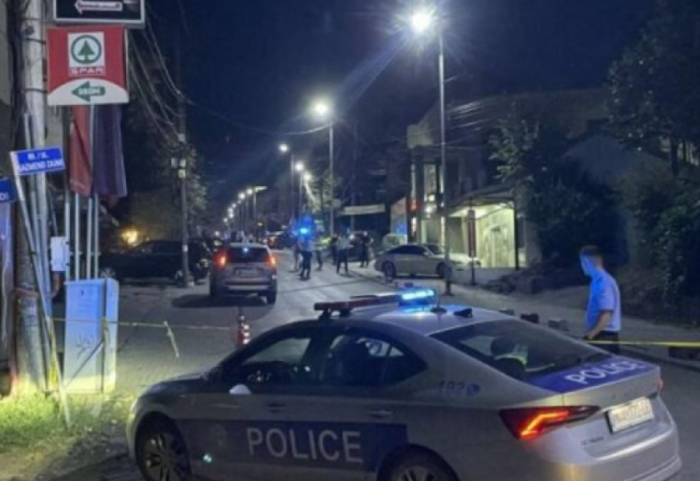 Makina e policisë përplaset me taksinë, 4 të plagosur në Prishtinë