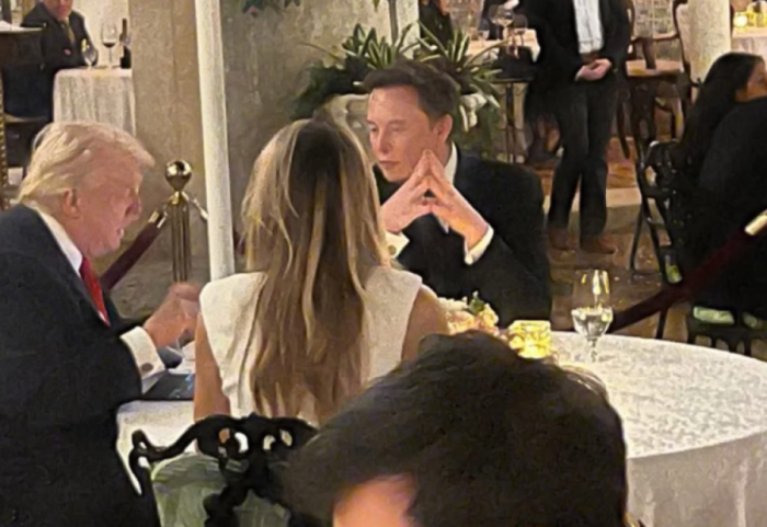 Musk dhe Trump "shkrijnë akujt", e nisin vitin me një darkë në Mar-a-lago