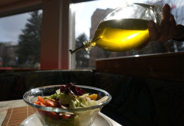 Çfarë i bën trupit një lugë vaj ulliri në ditë?