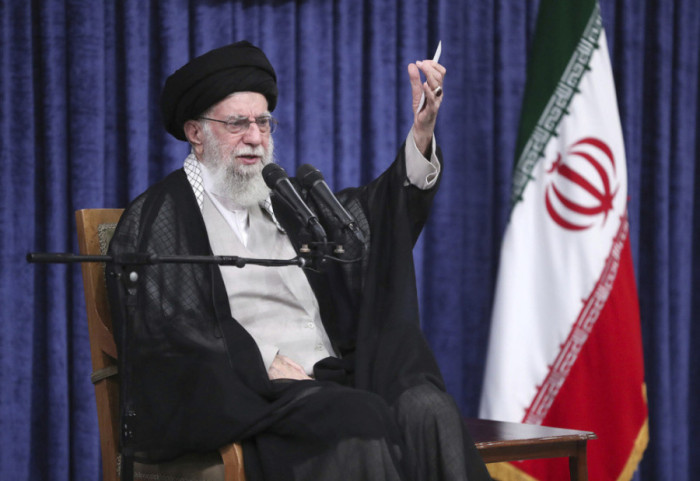“Thyejani shtyllën kurrizore rebelëve”, Khamenei kërkon ndëshkim për protestat në Iran dhe sulmon Trumpin