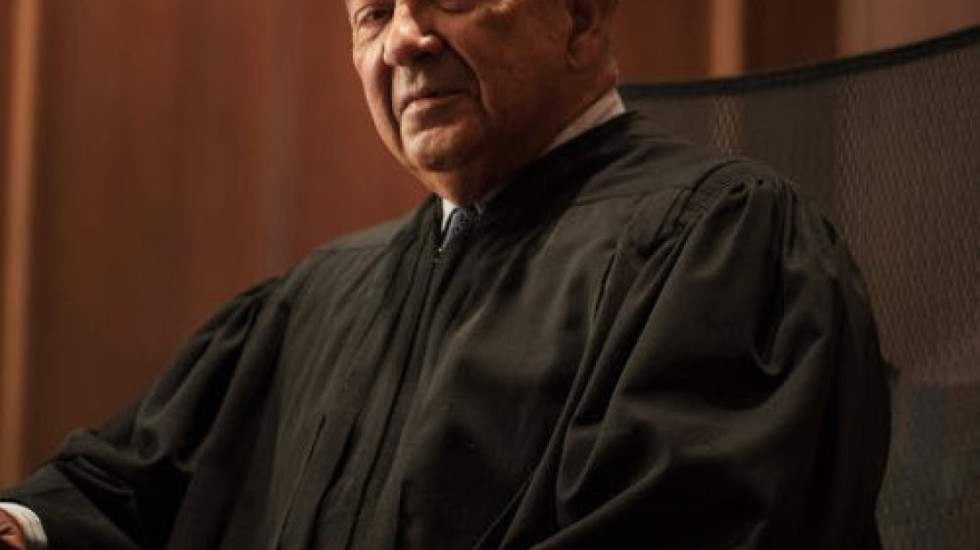 Ish-ushtarak, hebre ortodoks: Kush është gjyqtari 92-vjeçar, që do të “marrë në dorë” Maduron