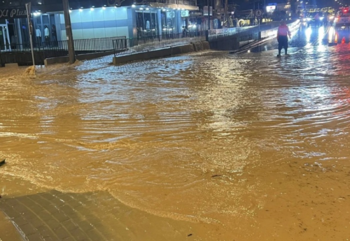 Përmbytje në Kosovë, uji hyn në banesa në Malishevë e Skënderaj