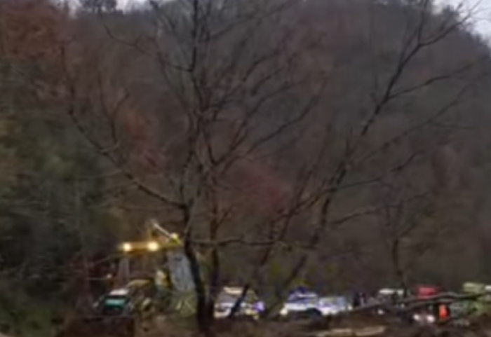 Emergjencë edhe në jug të vendit, rënia e masivit bllokon rrugën Tepelenë–Gjirokastër