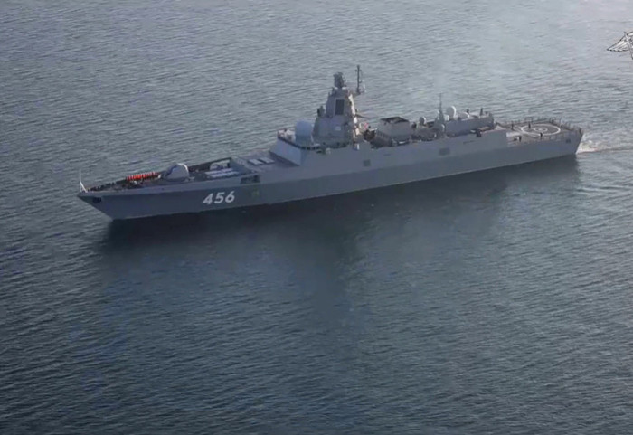 Përballje titanësh në Atlantik, Rusia dërgon anijet e luftës për të shoqëruar cisternën që ndiqej nga amerikanët