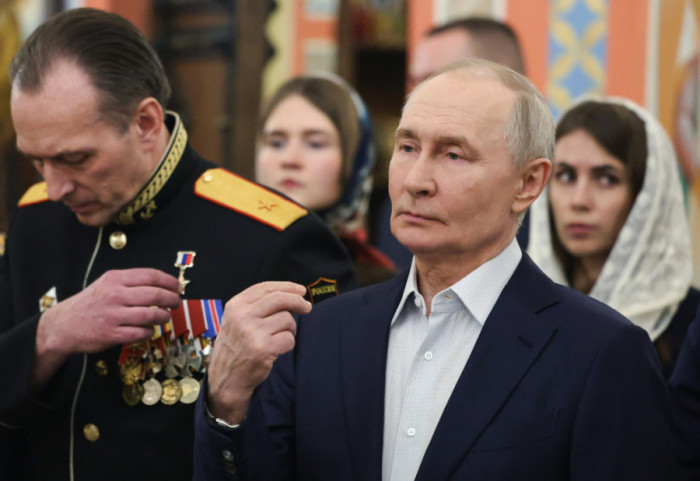 Vëllazëri në kohë lufte, Putin i pari që uron djalin e Khameneit