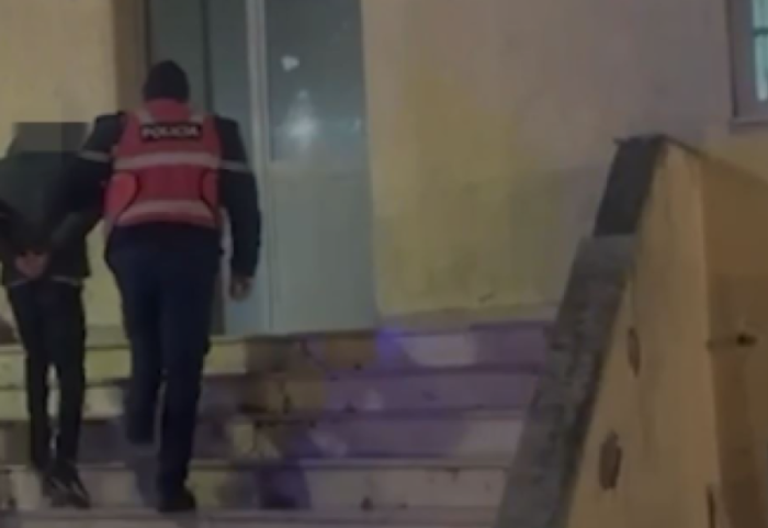 Po shkëmbenin 5 kg drogë, kapen dy të rinj në Tropojë