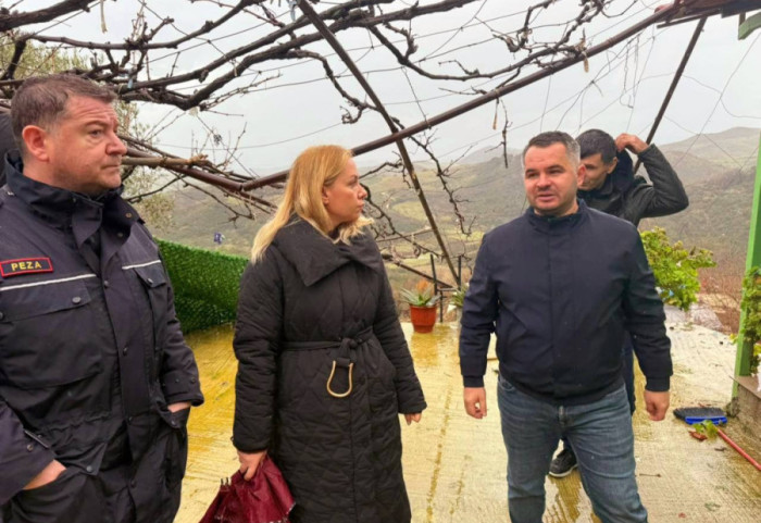 Shemben tre banesa në Selenicë të Vlorës, prefektja: Shërbim të pandërprerë për banorët