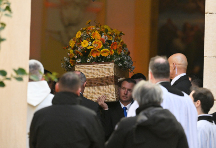 Nën tingujt e Gipsy Kings, lamtumira e fundit për Brigitte Bardot