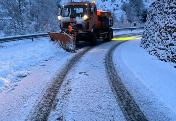 Shqipëria nën ujë dhe borë, lumenjtë dalin nga shtrati, dhjetëra fshatra të izoluar