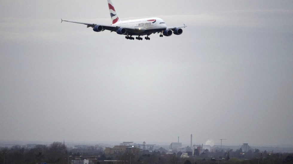 Horror në ajër, dy pasagjerë thyejnë këmbët gjatë turbulencave