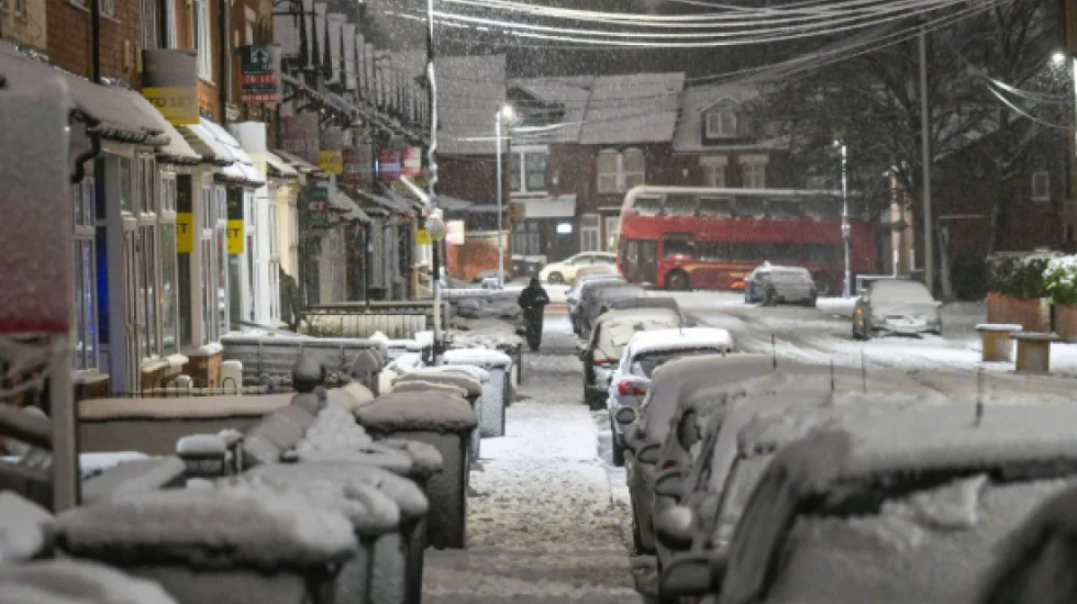 Erë me 159 km/h, dëborë dhe mbi 70.000 familje pa energji, stuhia ‘Goretti’ paralizon Britaninë