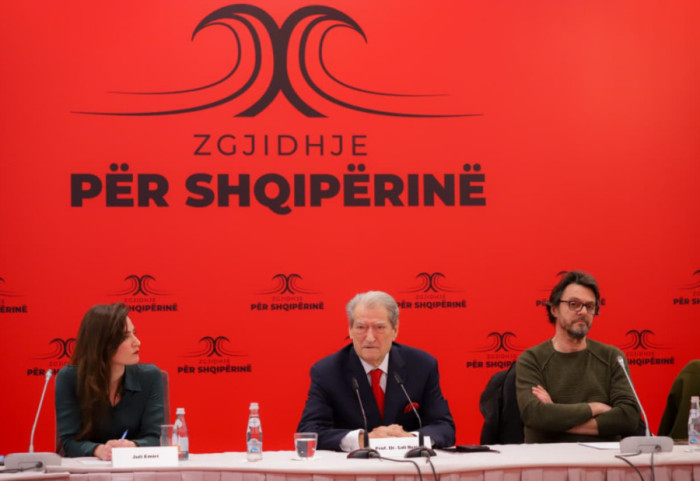 "Vezë dhe domate ministrave kur t'i shihni", Berisha: Front më i gjerë opozitar