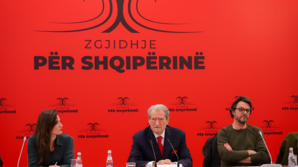 "Vezë dhe domate ministrave kur t'i shihni", Berisha: Front më i gjerë opozitar