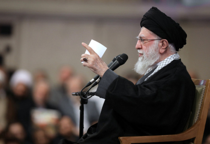 “Protestuesit sabotatorë”, Khamenei sulmon Trumpin: Arrogant, merru me problemet e vendit tënd