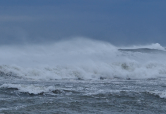Bashkia e Durrësit ngre alarmin: Shmangni daljet, pritet erë e fortë