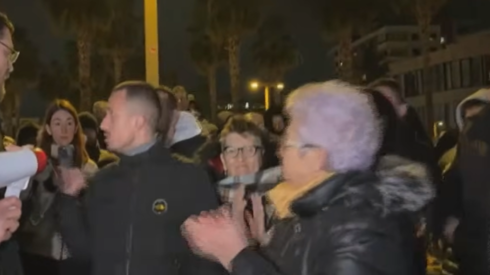 “U sos durimi”, për të dytën ditë radhazi qytetarët e Durrësit protestojnë të Bashkia pas përmbytjeve