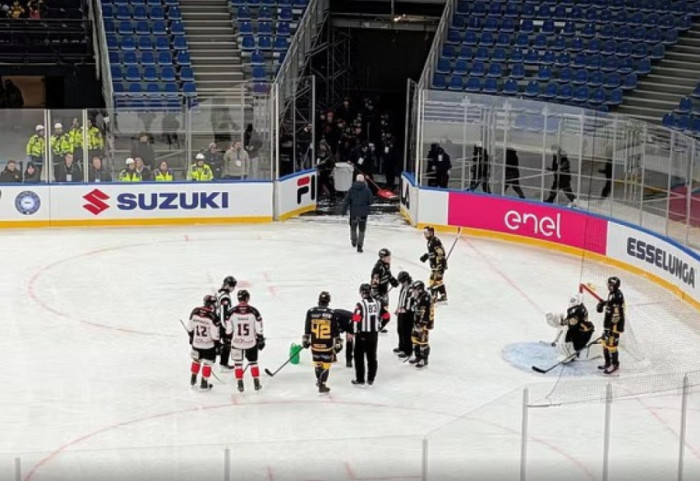 Olimpiada “Milano-Cortina 2026”, fusha e hokejit prishet në ndeshjen debutuese