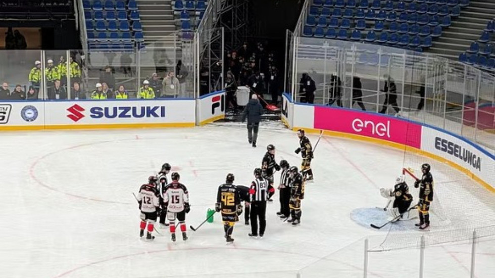 Olimpiada “Milano-Cortina 2026”, fusha e hokejit prishet në ndeshjen debutuese