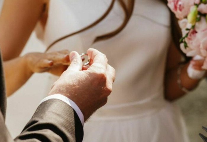 Inteligjenca artificiale shkel ligjin, anulohet martesa pasi ceremonia u shkrua nga ChatGPT