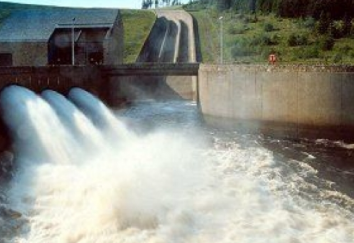 Hapen portat e hidrocentraleve të Ulzës dhe Shkopetit, përmbytje në disa fshatra