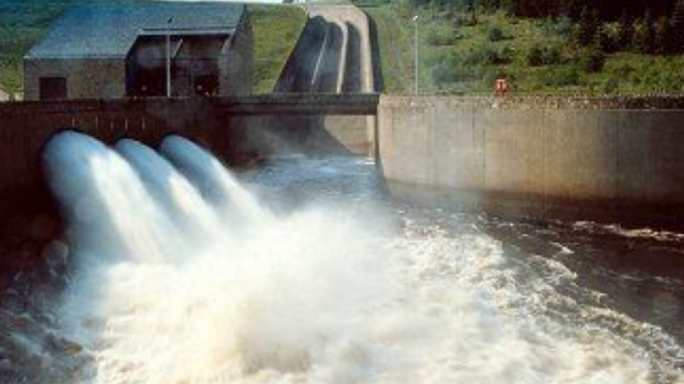 Hapen portat e hidrocentraleve të Ulzës dhe Shkopetit, përmbytje në disa fshatra