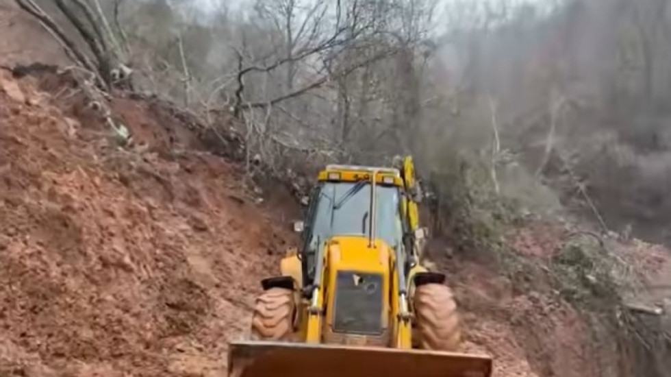 Rrëshqitja e dherave, bllokohet sërish rruga në Zallë-Dardhë