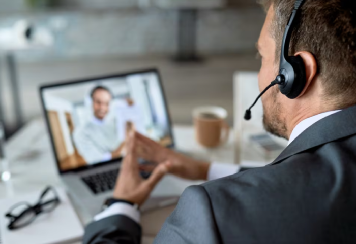 Menduan se do të ishte urim për Vitin e Ri, kompania shkarkon nga puna me videokonferencë 70 punonjës