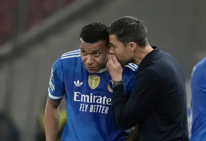 Real Madrid ndan rrugët me Xabi Alonso, ish-shoku i tij i ekipit i zë vendin në stolin e “Los Blancos”