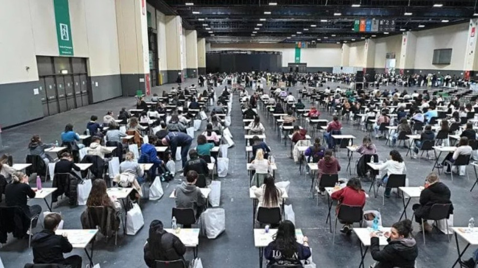 Italia anulon ardhjen e 220 studentëve të mjekësisë në Tiranë