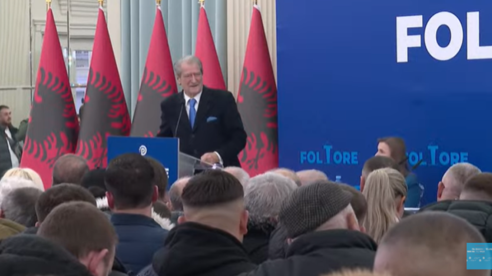 Berisha vijon Foltoren: Baronët e drogës ndërtojnë kulla, shqiptarët marrin rrugët e botës