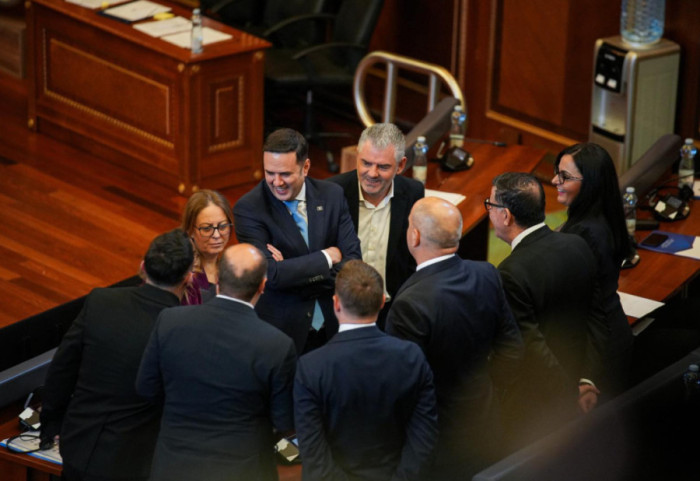 “Furtunë” në LDK, Hykmete Bajrami jep dorëheqjen dhe i kërkon largimin Abdixhikut