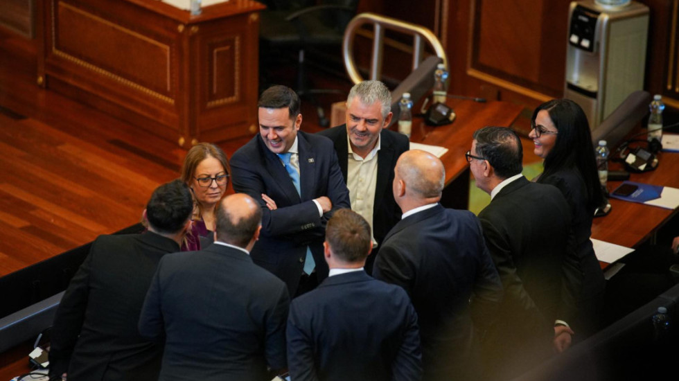 “Furtunë” në LDK, Hykmete Bajrami jep dorëheqjen dhe i kërkon largimin Abdixhikut