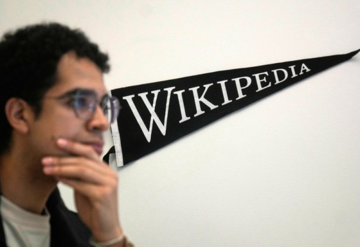 Wikipedia i dorëzohet inteligjencës artificiale pas 25 vitesh