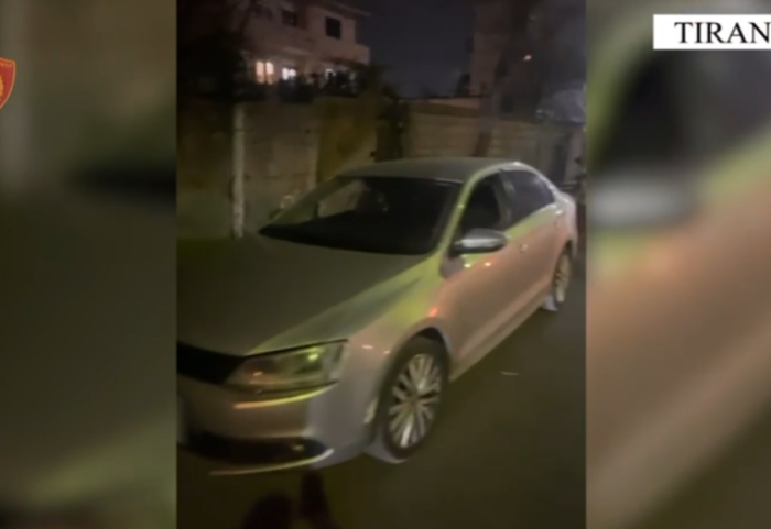 Mashtron rojen e parkingut, 18-vjeçari merr makinën