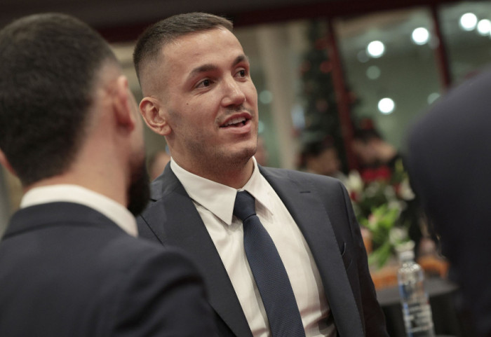 Rey Manaj me skuadër të re?